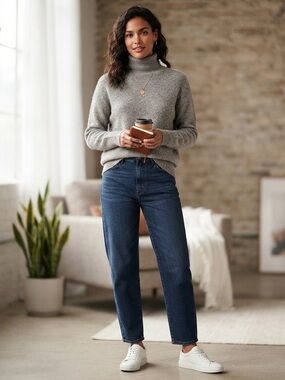 Classic High-Rise Straight Jeans in Dark Blue